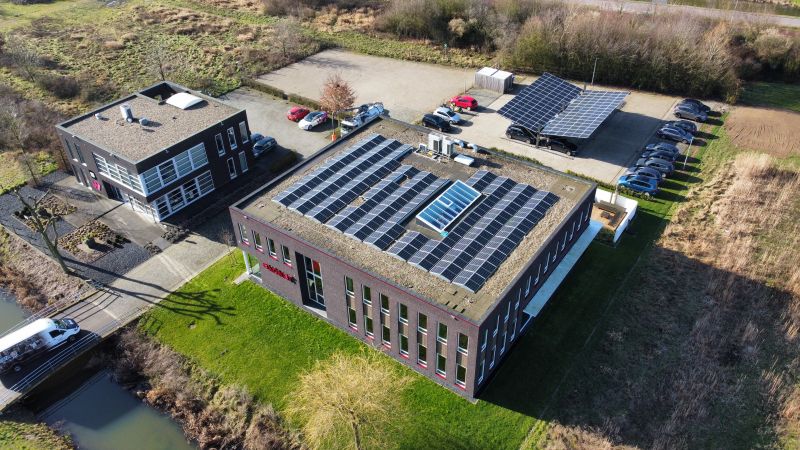 bovenaanzicht-zonnepanelen